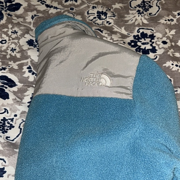 The North Face Girls Large Jacket - Picture 8 of 8